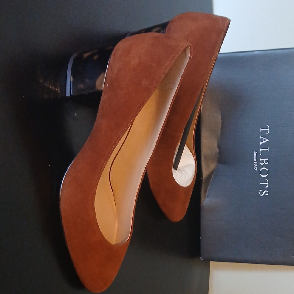 Talbots Women's Tan Suede Heels - Picture 4 of 6